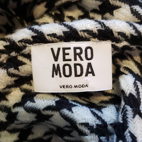 Vero Moda Houndstooth Infinity Scarf - Picture 2 of 2